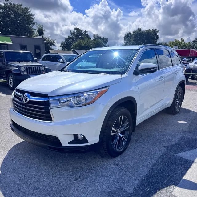 2016 Toyota Highlander XLE AWD photo