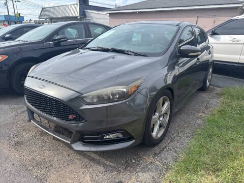 2015 Ford Focus ST FWD photo