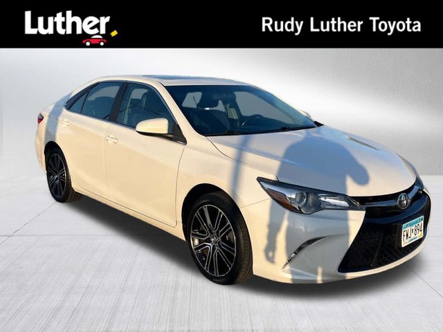 2016 Toyota Camry SE w/Special Edition Pkg FWD photo