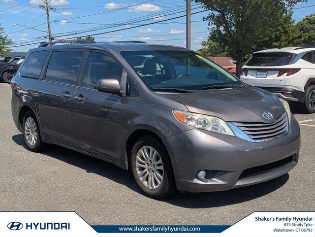 2016 Toyota Sienna XLE FWD photo