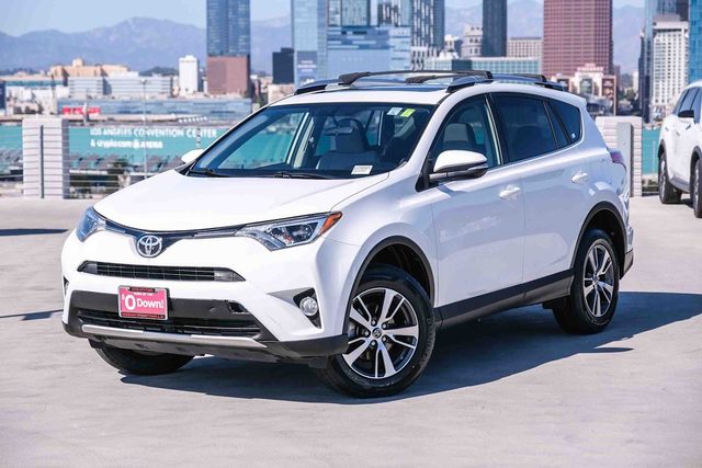 2016 Toyota RAV4 XLE FWD photo