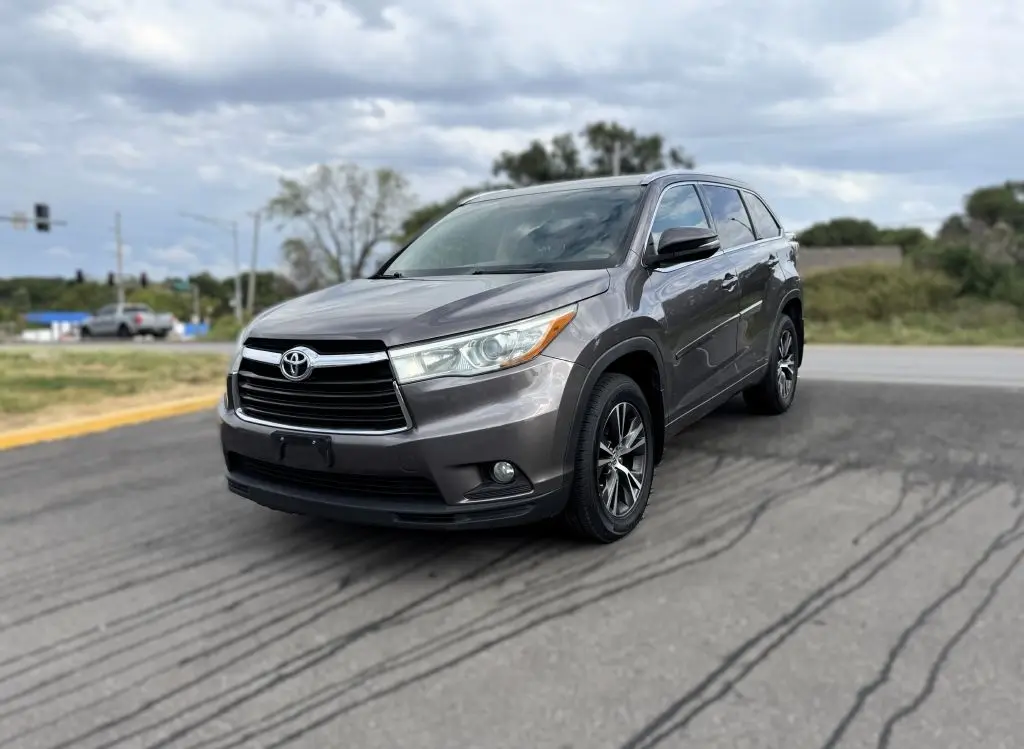 2016 Toyota Highlander XLE AWD photo