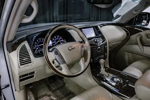 2016 Infiniti QX80 RWD photo