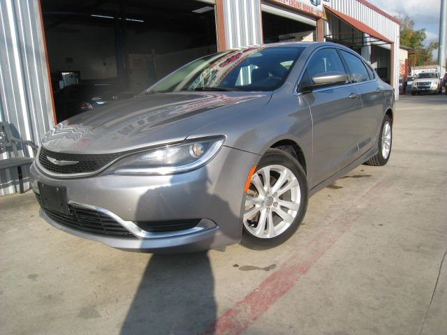 2015 Chrysler 200 Limited FWD photo