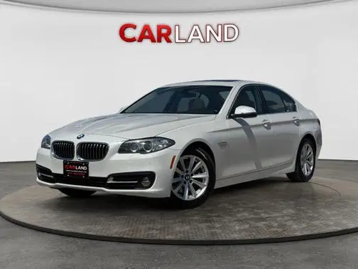 2016 BMW 5 Series 528i RWD photo