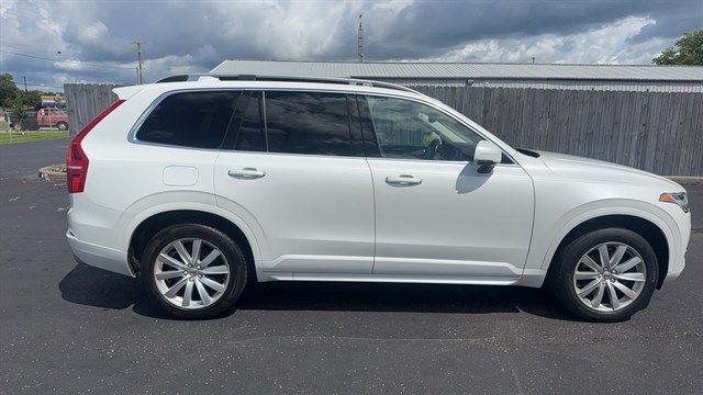 2016 Volvo XC90 T6 Momentum AWD photo
