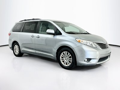 2016 Toyota Sienna XLE FWD photo