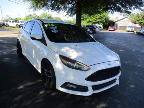 2016 Ford Focus ST FWD photo