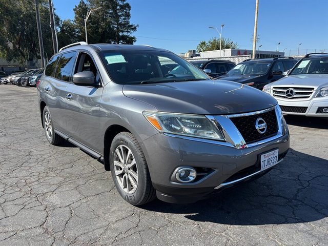 2015 Nissan Pathfinder SV 4WD photo