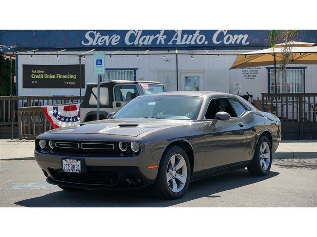 2016 Dodge Challenger SXT RWD photo