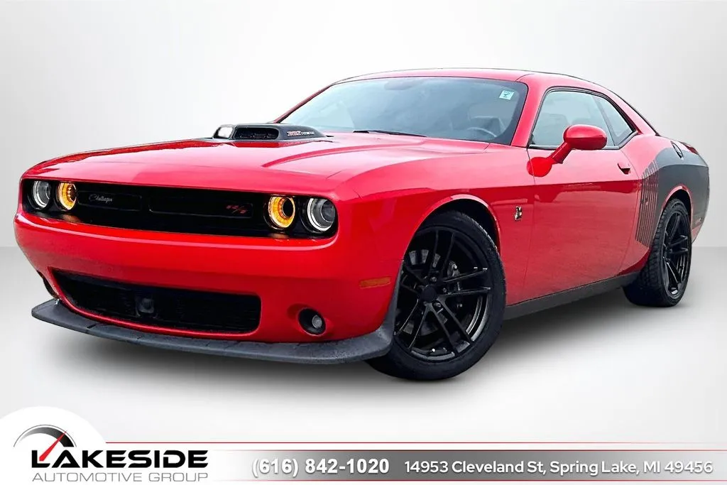 2016 Dodge Challenger 392 Hemi Scat Pack Shaker RWD photo