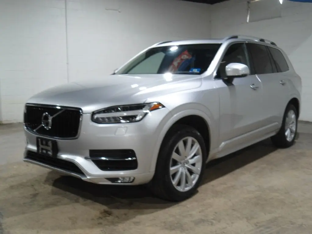2016 Volvo XC90 T6 Momentum AWD photo
