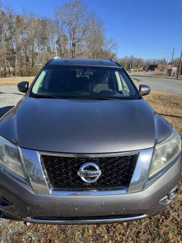 2016 Nissan Pathfinder SV FWD photo