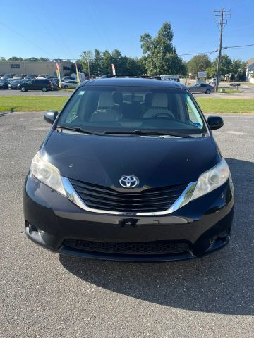 2016 Toyota Sienna LE FWD photo