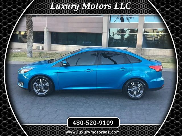 2016 Ford Focus SE FWD photo