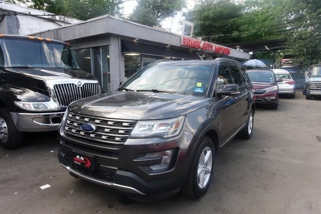 2016 Ford Explorer XLT 4WD photo