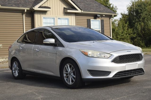 2015 Ford Focus SE FWD photo