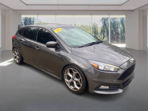 2016 Ford Focus ST FWD photo
