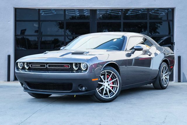 2016 Dodge Challenger R/T RWD photo