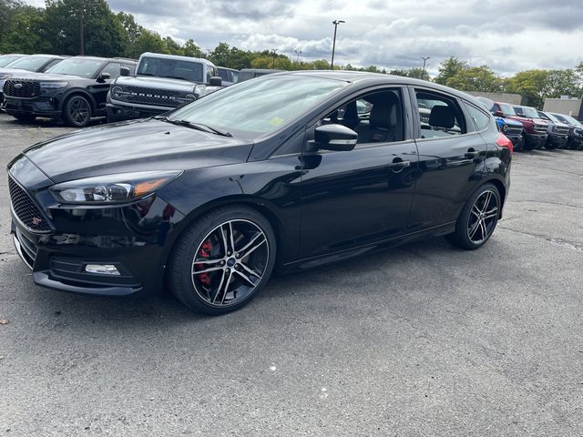 2016 Ford Focus ST FWD photo
