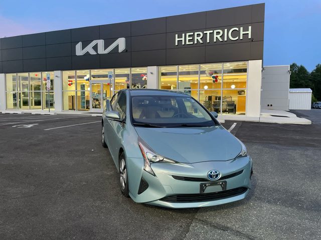 2016 Toyota Prius Three FWD photo