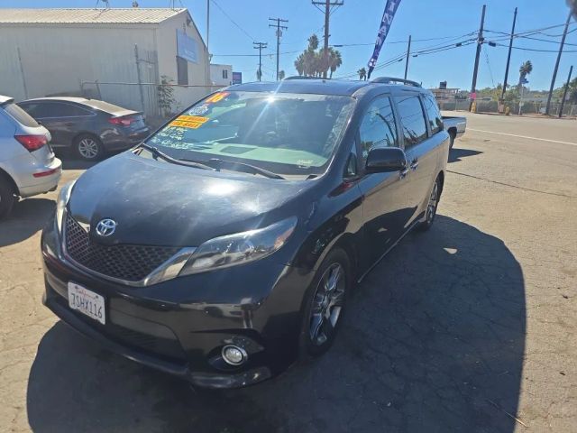 2016 Toyota Sienna SE FWD photo