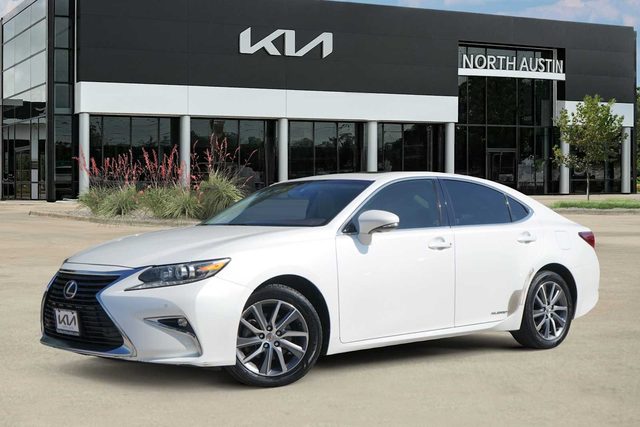 2016 Lexus ES Hybrid FWD photo