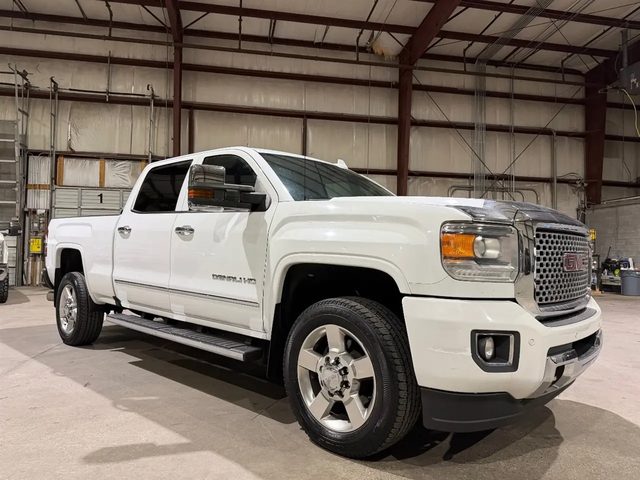 2016 GMC Sierra 2500HD Denali 4WD photo