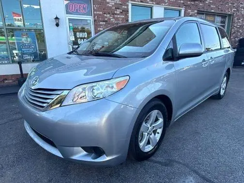 2016 Toyota Sienna LE FWD photo