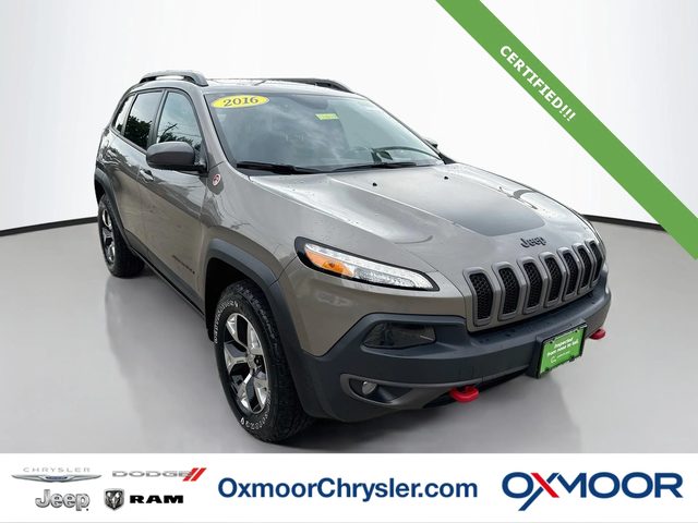 2016 Jeep Cherokee Trailhawk 4WD photo