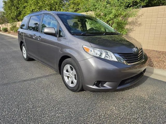 2016 Toyota Sienna LE FWD photo