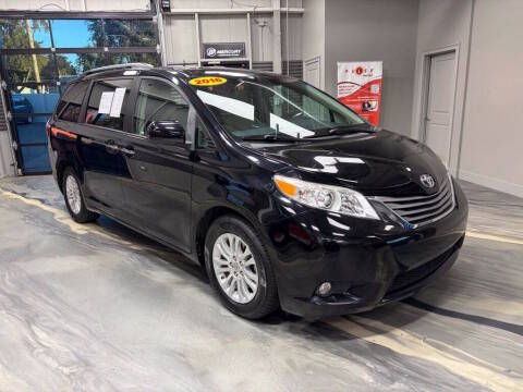 2016 Toyota Sienna XLE FWD photo