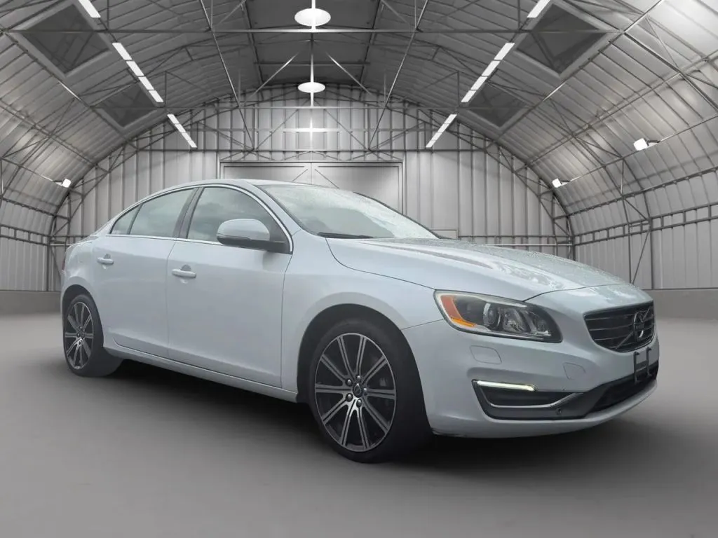2016 Volvo S60 T5 Platinum AWD photo