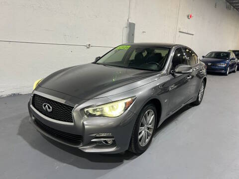 2016 Infiniti Q50 2.0t Base RWD photo