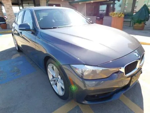 2016 BMW 3 Series 320i RWD photo