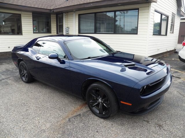 2016 Dodge Challenger SXT RWD photo