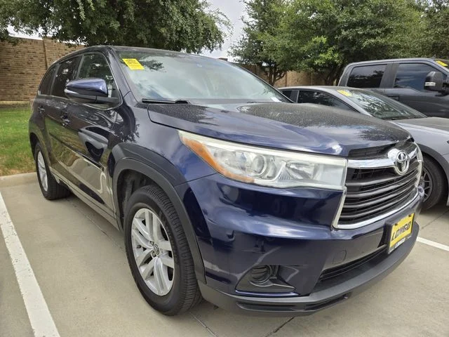 2016 Toyota Highlander LE FWD photo