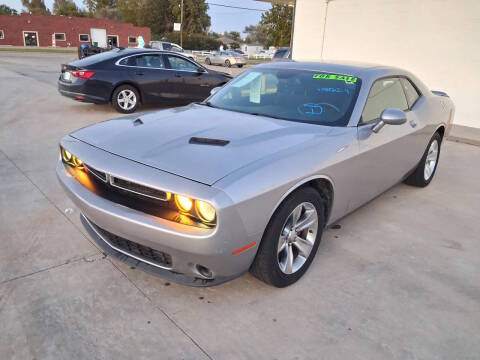 2015 Dodge Challenger SXT RWD photo