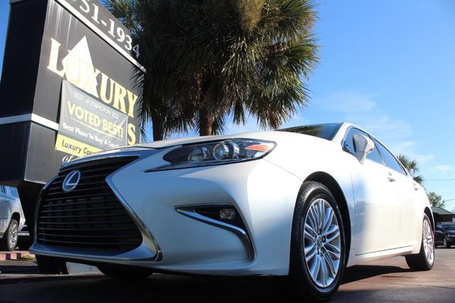 2016 Lexus ES FWD photo