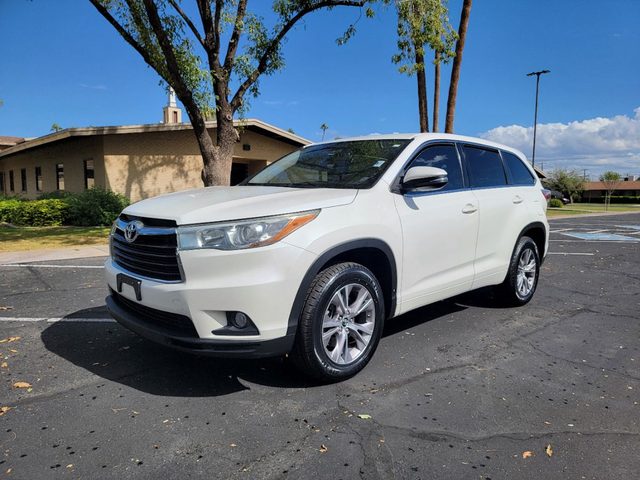 2016 Toyota Highlander LE Plus FWD photo
