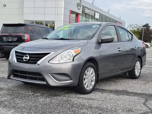 2016 Nissan Versa SV FWD photo