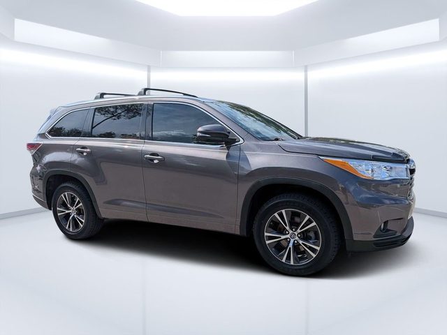 2016 Toyota Highlander XLE FWD photo