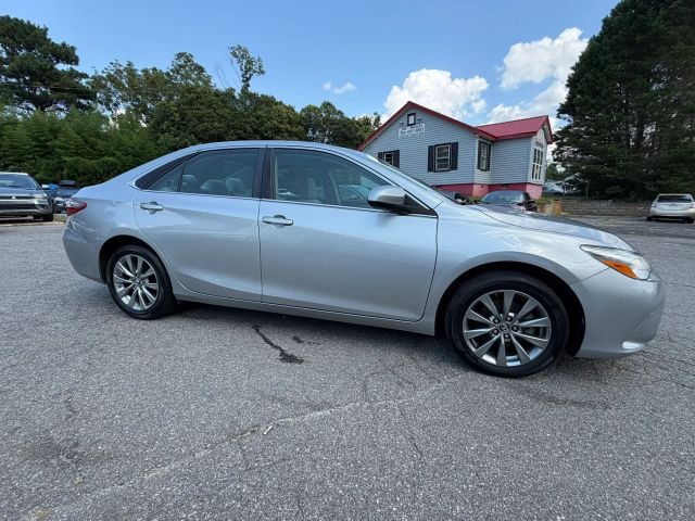 2016 Toyota Camry XLE FWD photo