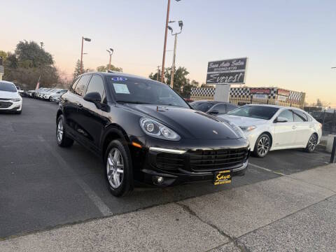2016 Porsche Cayenne  AWD photo