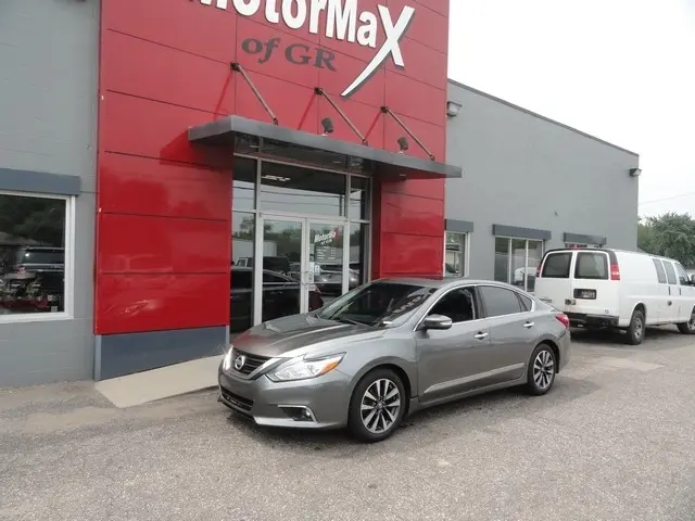 2016 Nissan Altima 2.5 SV FWD photo