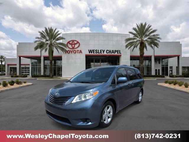 2016 Toyota Sienna LE FWD photo