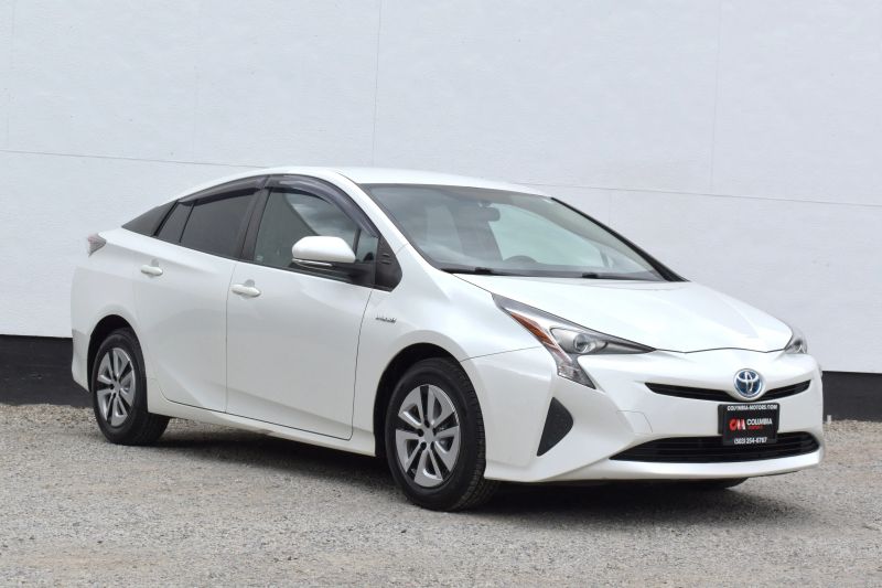2016 Toyota Prius Two FWD photo