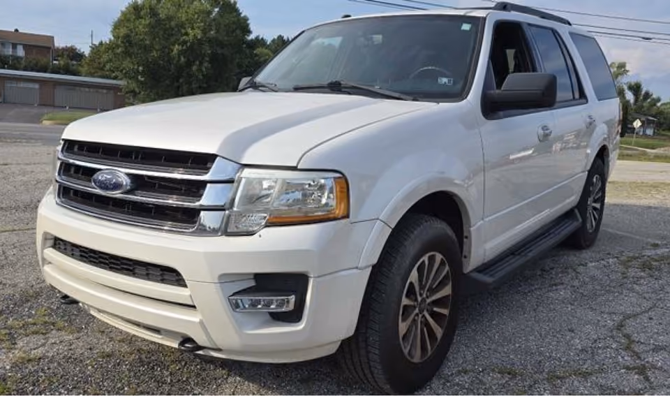 2016 Ford Expedition XLT 4WD photo