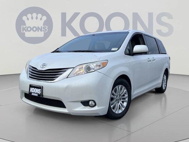 2016 Toyota Sienna XLE FWD photo