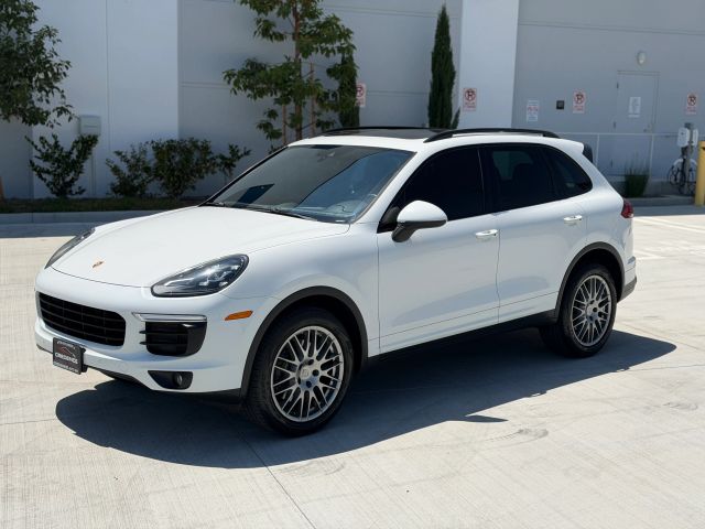 2016 Porsche Cayenne  AWD photo